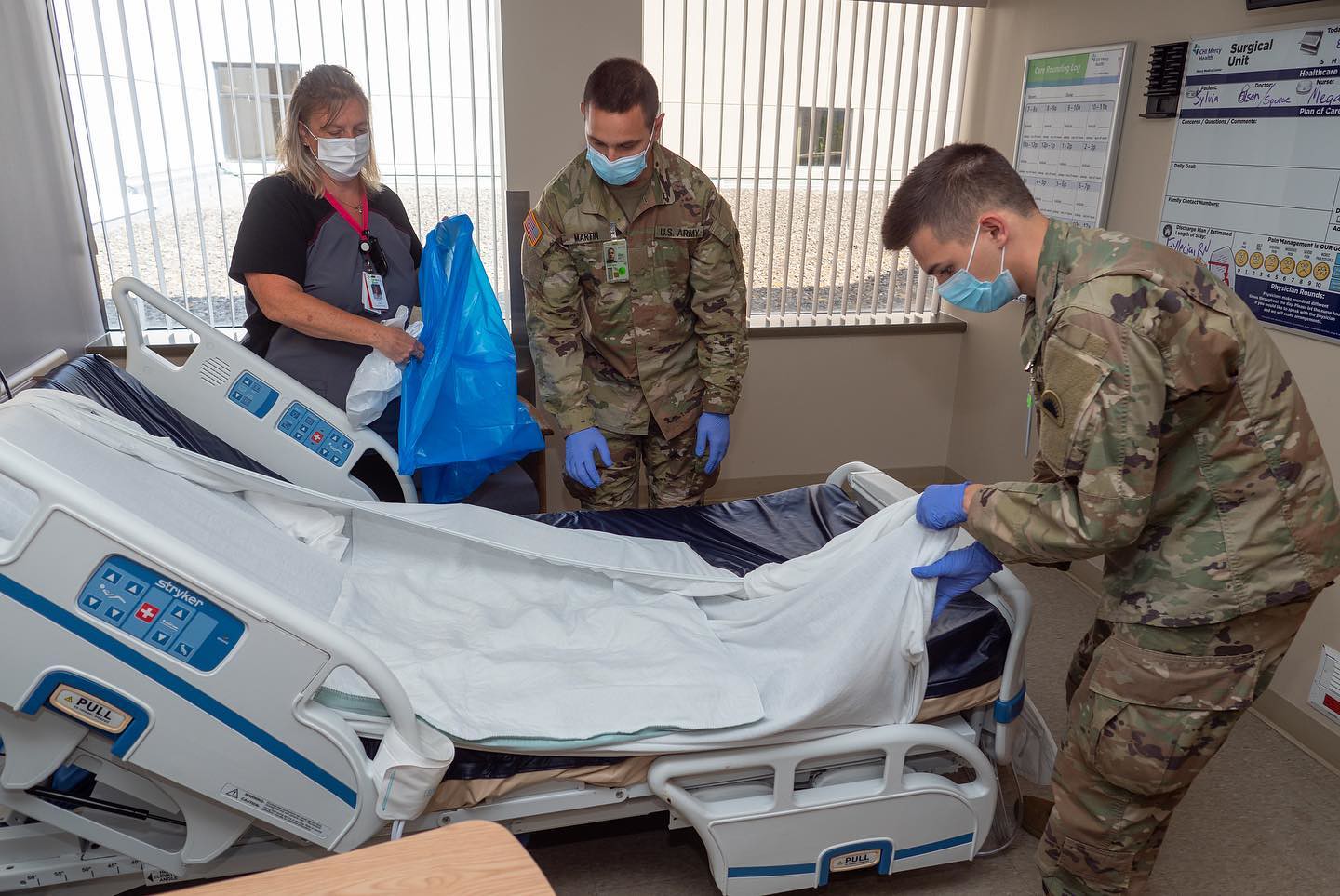 Guardia Nacional de Oregon sirve a su comunidad ayudando al cansado personal de los hospitales