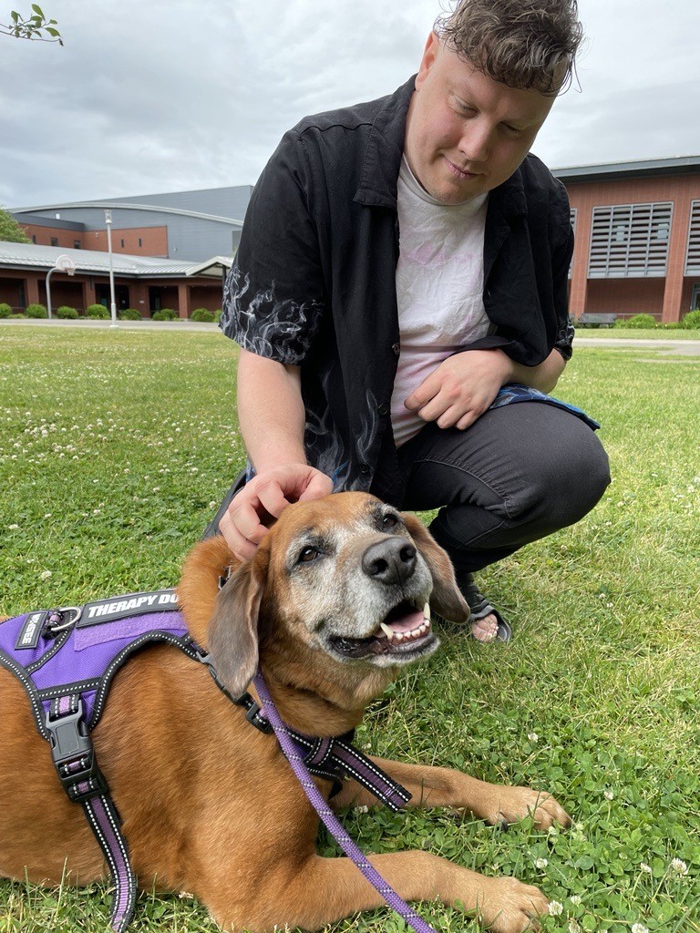 Therapy animals strengthen connection and hope at Oregon State Hospital